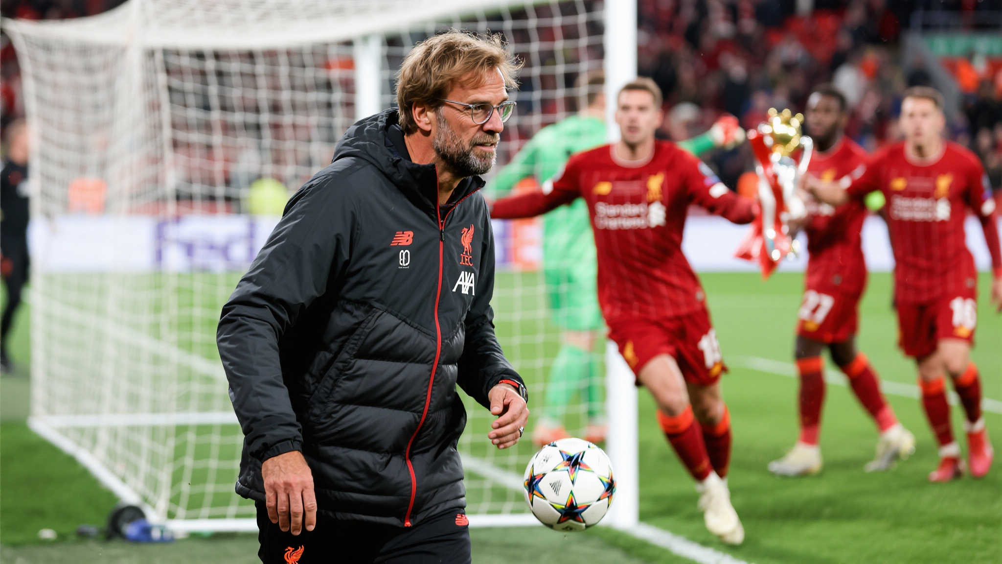 【欧冠】足球的改革开放时代:冠军教练那些事 同时,与之形成鲜明对比的是利物浦主教练克洛普。他提